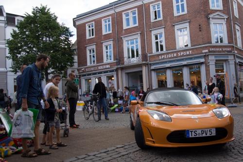 Tesla Roadster auf dem Flohmarkt in Kolding (DK)