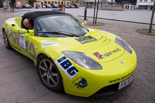 Claus Schmidt und Kaj Glochau im Tesla Roadster